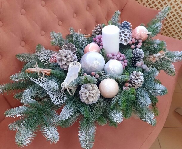 Новогодняя композиция, артикул F1234729 - 19400 рублей, доставка по городу. Flawery - доставка цветов