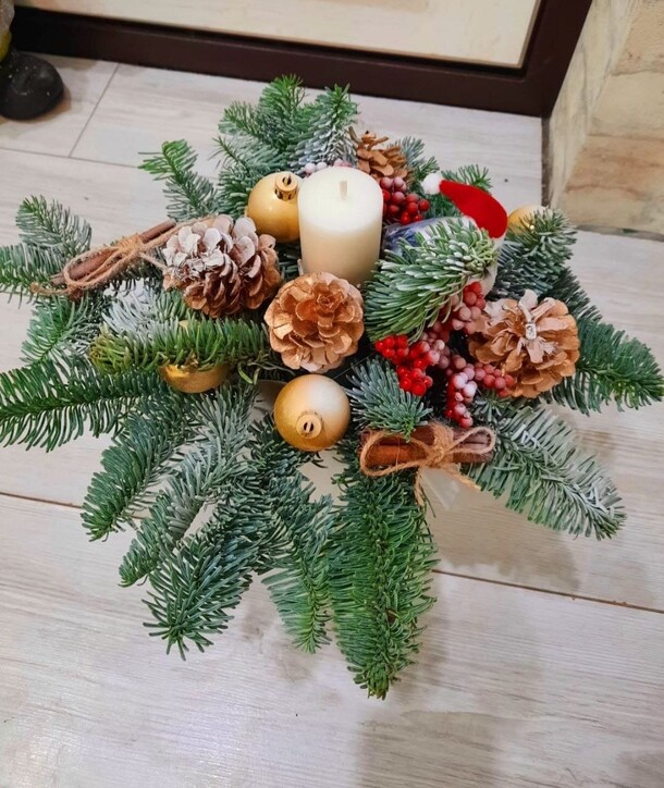 Новогодняя композиция, артикул F1235495 - 3300 рублей, доставка по городу. Flawery - доставка цветов