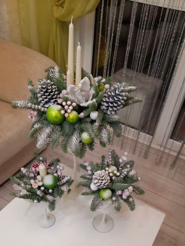 Новогодний декор из 3 композиций, артикул F1235499 - 28900 рублей, доставка по городу. Flawery - доставка цветов