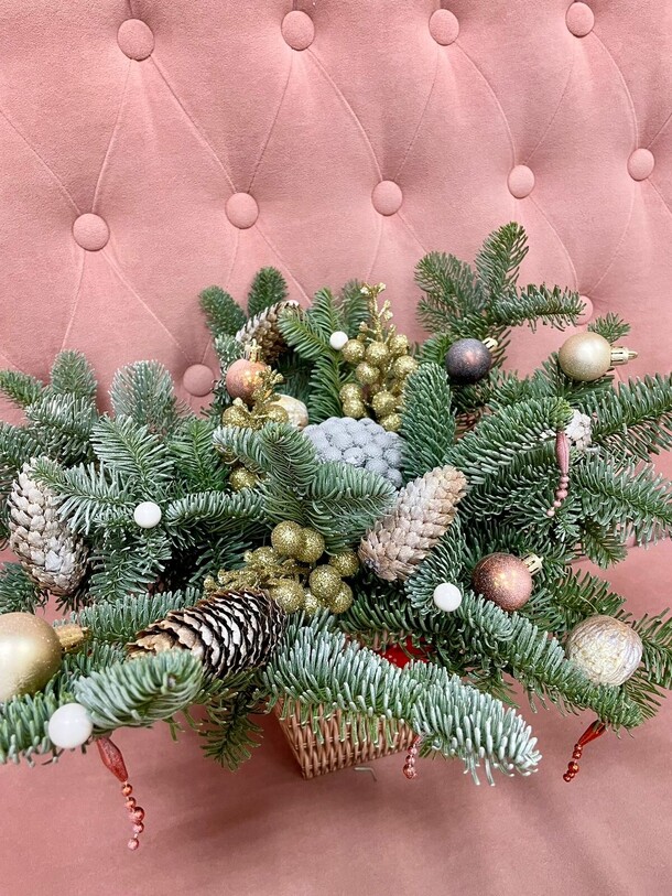 Новогодняя композиция, артикул F1236767 - 5100 рублей, доставка по городу. Flawery - доставка цветов