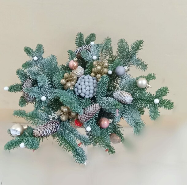 Новогодняя композиция, артикул F1237693 - 7800 рублей, доставка по городу. Flawery - доставка цветов