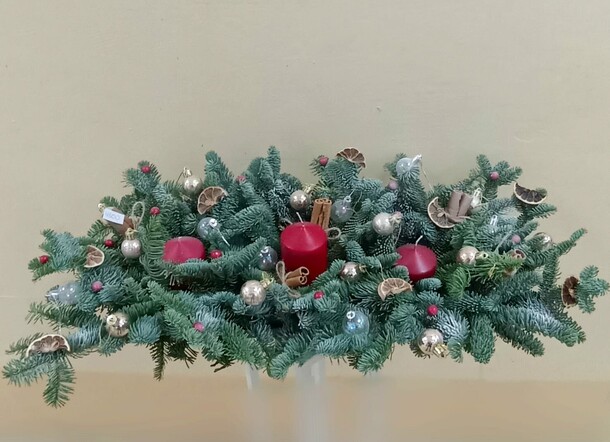 Новогодняя композиция, артикул F1237695 - 10300 рублей, доставка по городу. Flawery - доставка цветов