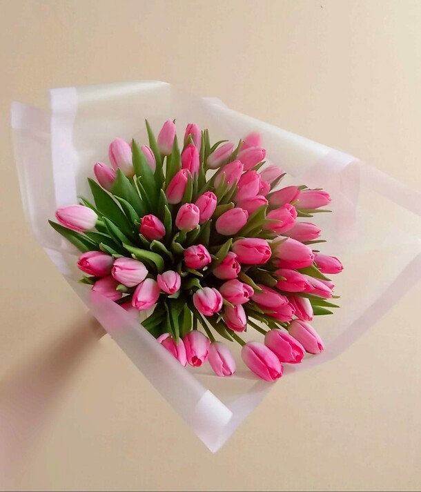 Букет из 51 тюльпана, артикул F1238000 - 14000 рублей, доставка по городу. Flawery - доставка цветов
