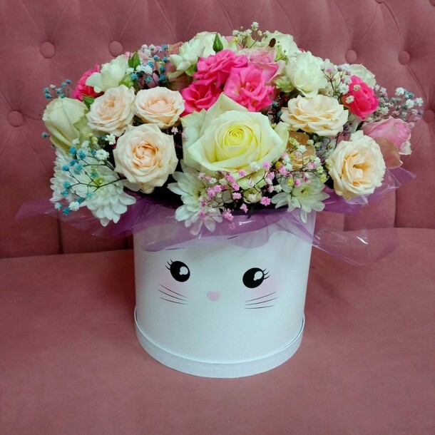 Букет в шляпной коробке, артикул F1239126 - 8900 рублей, доставка по городу. Flawery - доставка цветов