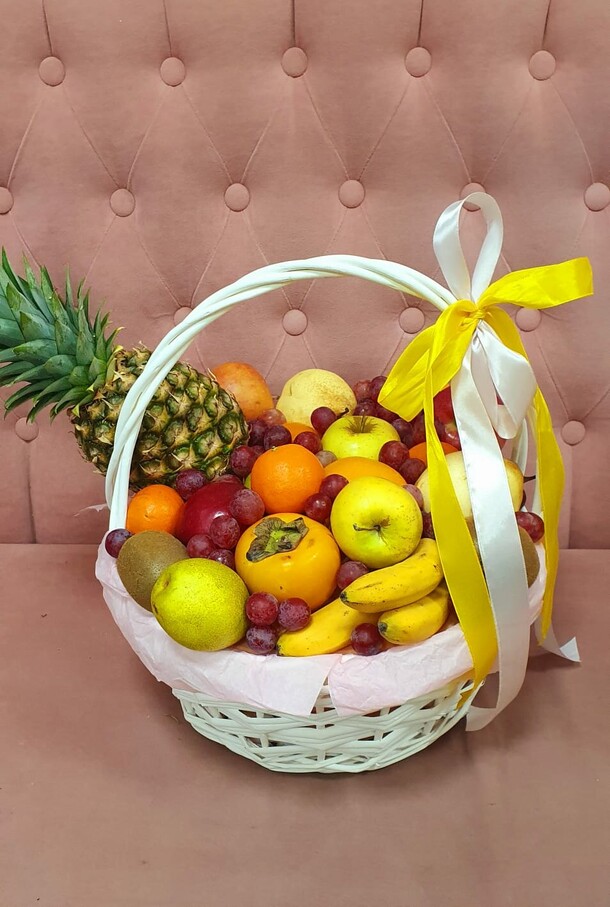 Корзина фруктов, артикул F1239478 - 6300 рублей, доставка по городу. Flawery - доставка цветов