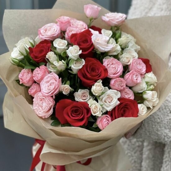 Букет роз «фантастика», артикул F1239710 - 8900 рублей, доставка по городу. Flawery - доставка цветов