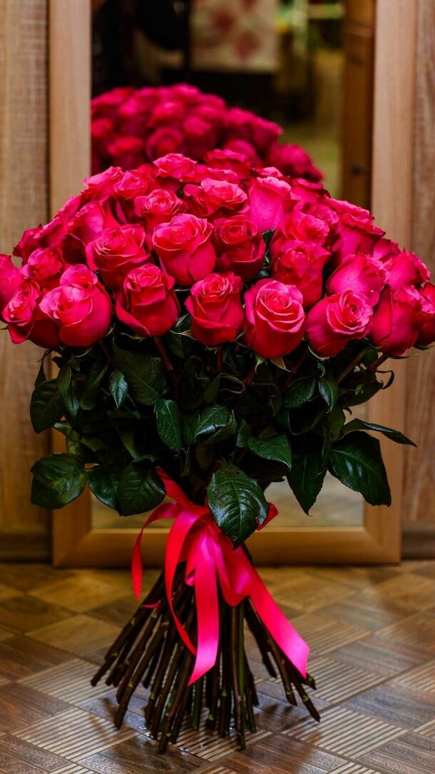 51 роза, артикул F1247733 - 20100 рублей, доставка по городу. Flawery - доставка цветов