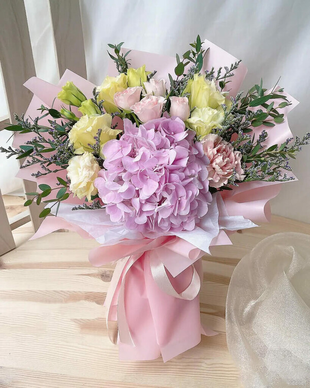 Букет с гортензией «сказка», артикул F1248227 - 3600 рублей, доставка по городу. Flawery - доставка цветов