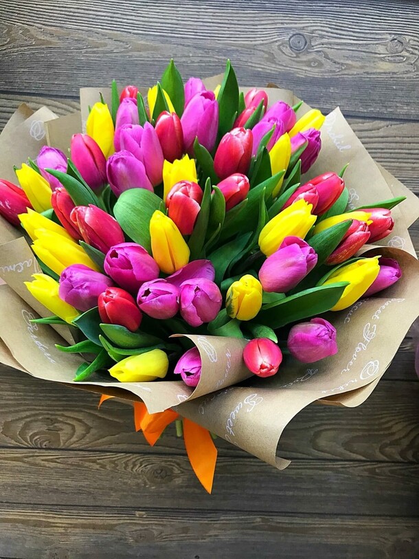 51 тюльпан, артикул F1254584 - 14500 рублей, доставка по городу. Flawery - доставка цветов
