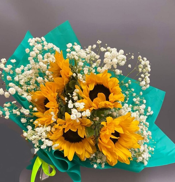 Букет подсолнухов «солнечный день», артикул F1254593 - 3680 рублей, доставка по городу. Flawery - доставка цветов