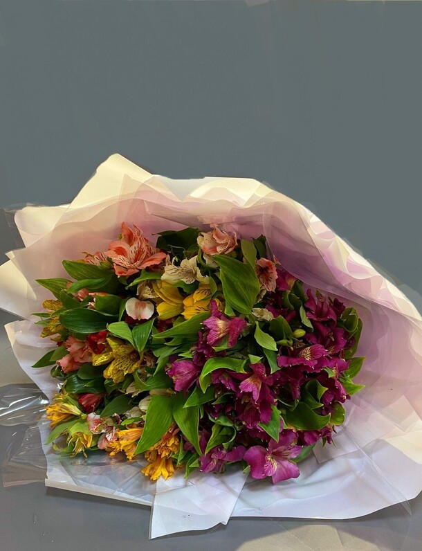 Букет альстромерий, артикул F1254605 - 8650 рублей, доставка по городу. Flawery - доставка цветов