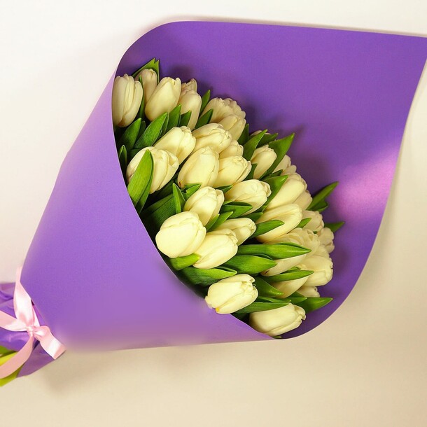 Букет белых тюльпанов, артикул F1257324 - 8000 рублей, доставка по городу. Flawery - доставка цветов