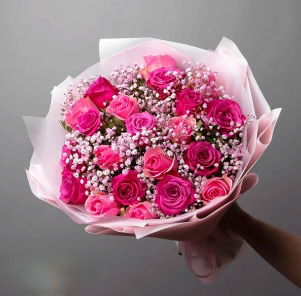 Букет роз с гипсофилой, артикул F1270410 - 10800 рублей, доставка по городу. Flawery - доставка цветов