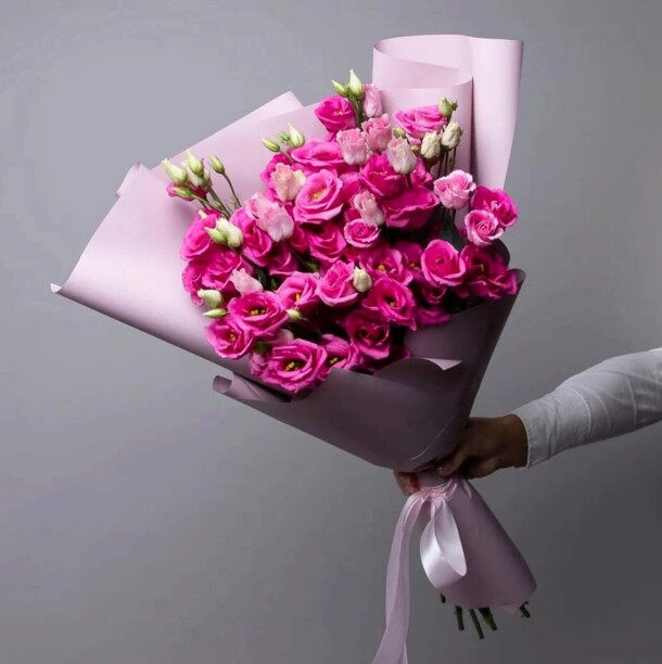 Букет эустом «поцелуй», артикул F1271255 - 3900 рублей, доставка по городу. Flawery - доставка цветов