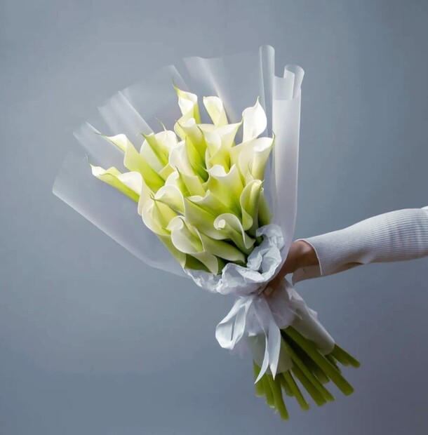 Букет белых калл, артикул F1271767 - 5600 рублей, доставка по городу. Flawery - доставка цветов