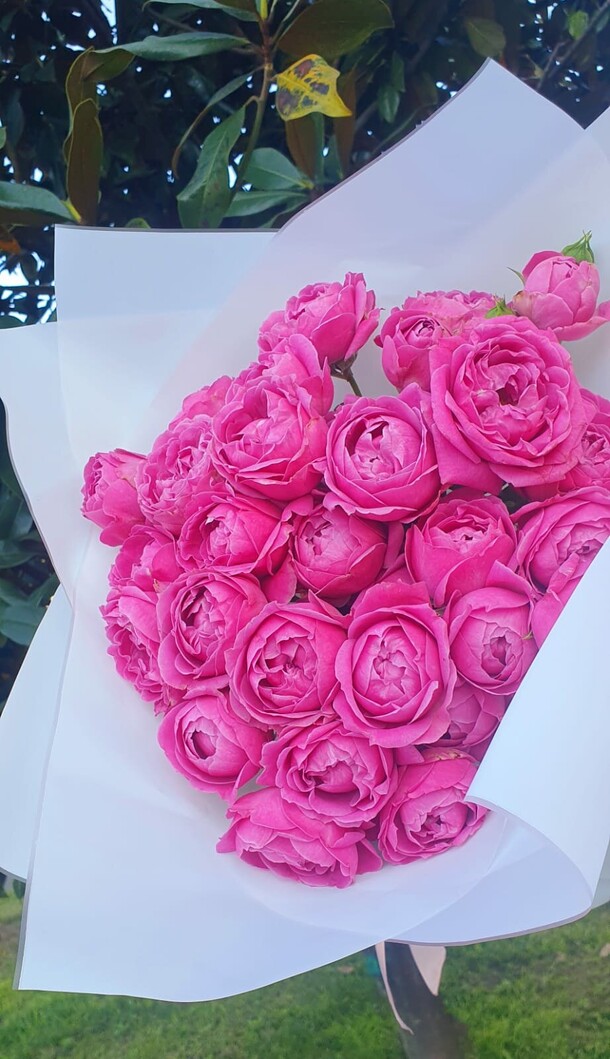 Букет пионовидных роз «каприз», артикул F1272724 - 5100 рублей, доставка по городу. Flawery - доставка цветов