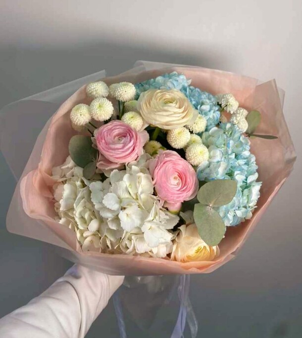 Авторский букет «свидание», артикул F1274626 - 4200 рублей, доставка по городу. Flawery - доставка цветов