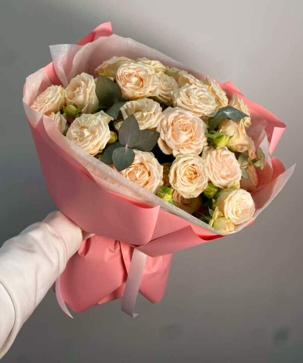 Букет кустовых роз, артикул F1274633 - 4200 рублей, доставка по городу. Flawery - доставка цветов