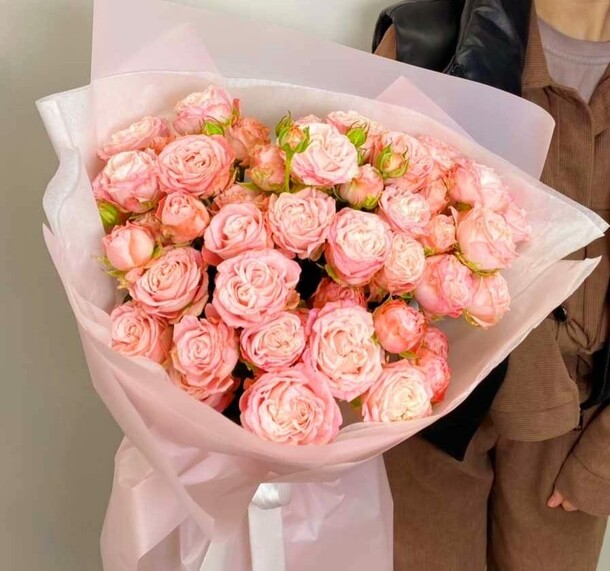 Букет пионовидных кустовых роз, артикул F1275950 - 7300 рублей, доставка по городу. Flawery - доставка цветов