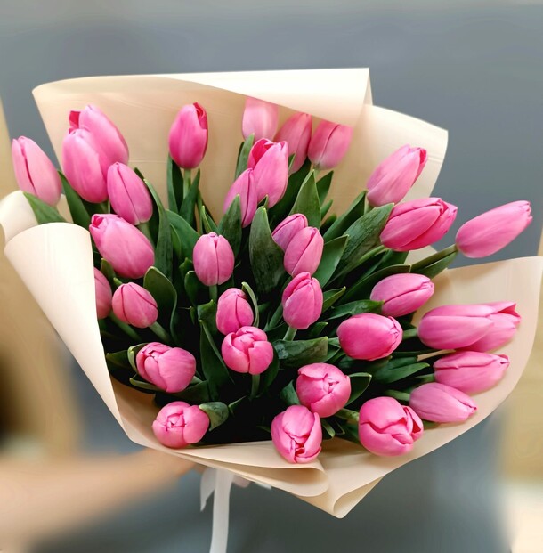 Букет тюльпанов, артикул F1279202 - 9100 рублей, доставка по городу. Flawery - доставка цветов
