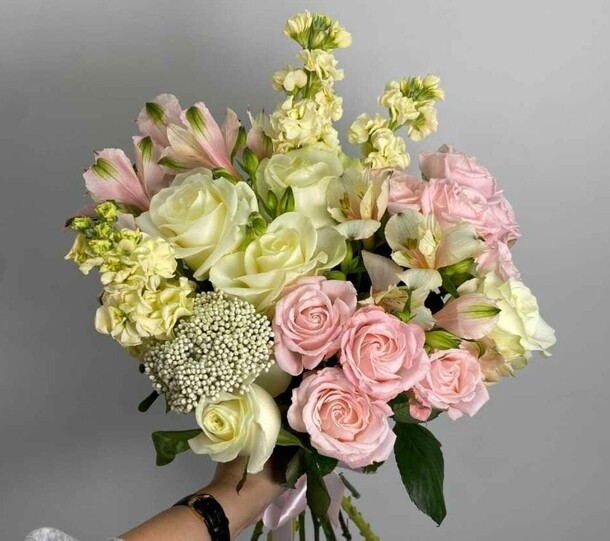 Авторский букет с маттиолой, артикул F1281703 - 6450 рублей, доставка по городу. Flawery - доставка цветов