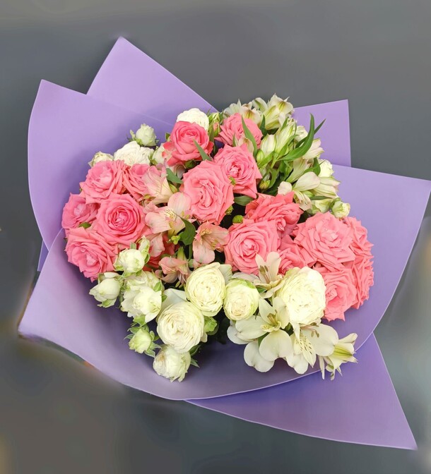 Букет из роз и альстромерий, артикул F1284703 - 6250 рублей, доставка по городу. Flawery - доставка цветов