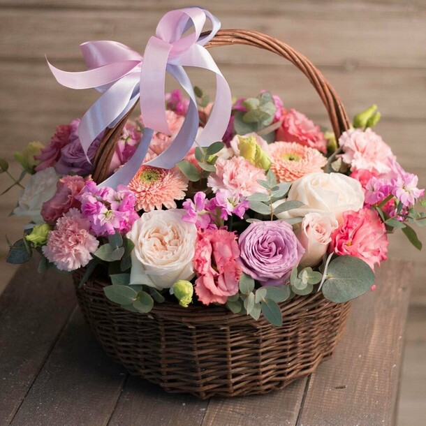 Букет в корзине, артикул F1286220 - 13400 рублей, доставка по городу. Flawery - доставка цветов