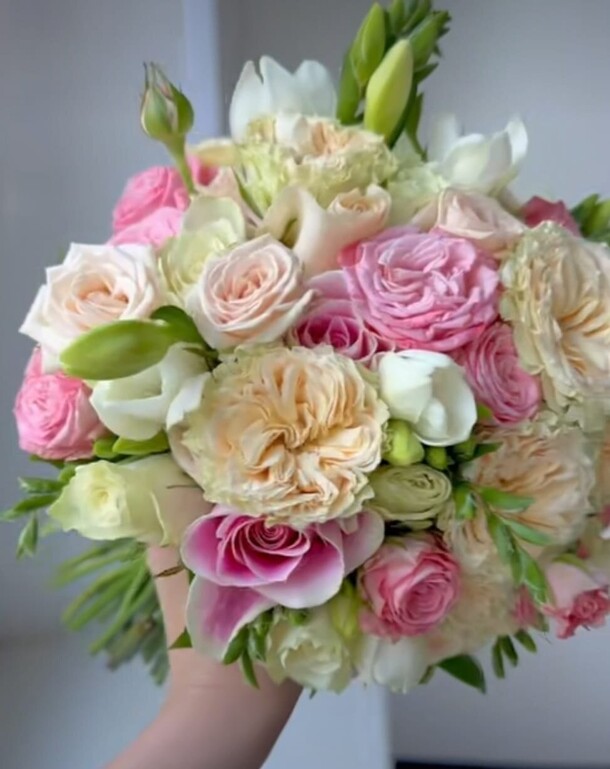 Букет невесты «цвета», артикул F1326180 - 9983 рублей, доставка по городу. Flawery - доставка цветов