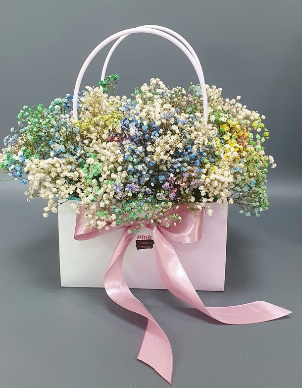 Разноцветная гипсофила в сумочке, артикул F1368927 - 5898 рублей, доставка по городу. Flawery - доставка цветов
