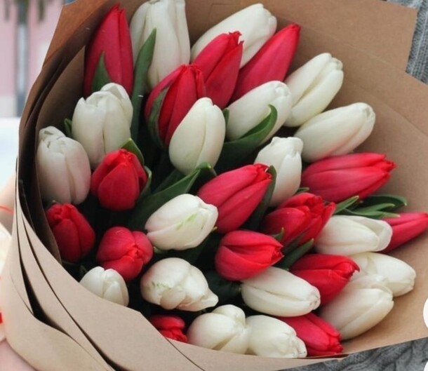 Букет тюльпанов, артикул F1368974 - 7016 рублей, доставка по городу. Flawery - доставка цветов