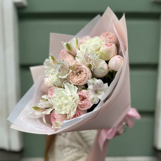 Букет пион роза, диантус, альстромерия (сб 034), артикул F1195395 - 5050 рублей, доставка по городу. Flawery - доставка цветов