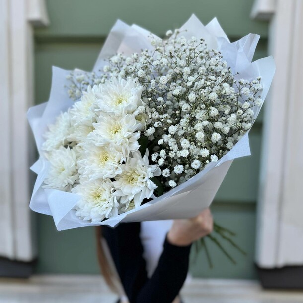 Букет хризантема и гипсофила (сб 056), артикул F1268205 - 3500 рублей, доставка по городу. Flawery - доставка цветов