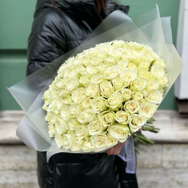 Букет из 101 белой розы (моно 010), артикул F1270503 - 15460 рублей, доставка по городу. Flawery - доставка цветов