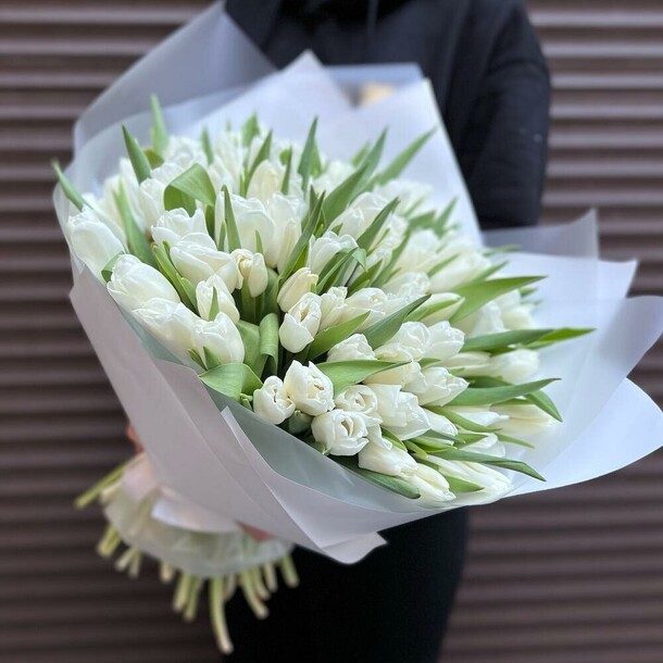 Премиум букет из 101 тюльпана (моно 067), артикул F1273349 - 25695 рублей, доставка по городу. Flawery - доставка цветов