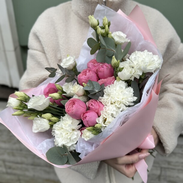 Букет пион роза, диантус и эустома (сб 092), артикул F1360917 - 5500 рублей, доставка по городу. Flawery - доставка цветов