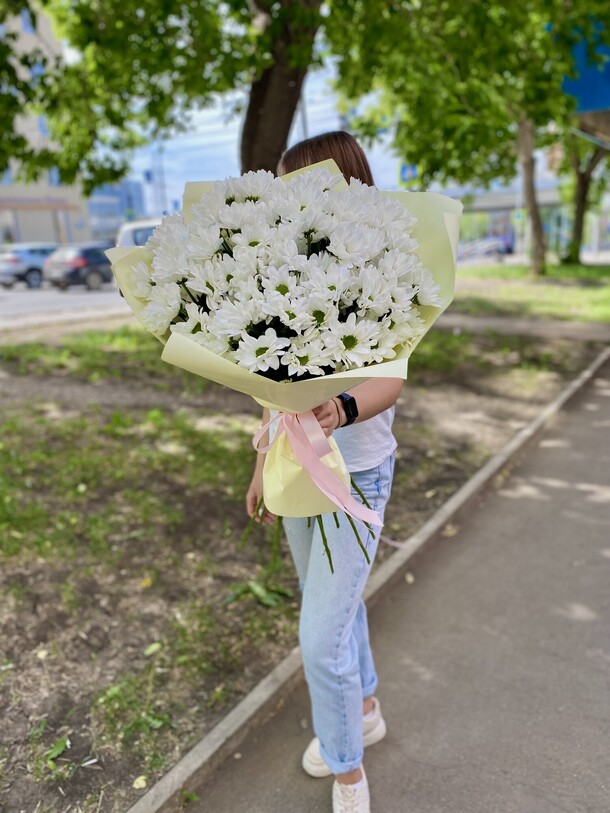 Букет с ромашковой хризантемой, артикул F1194783 - 6290 рублей, доставка по городу. Flawery - доставка цветов