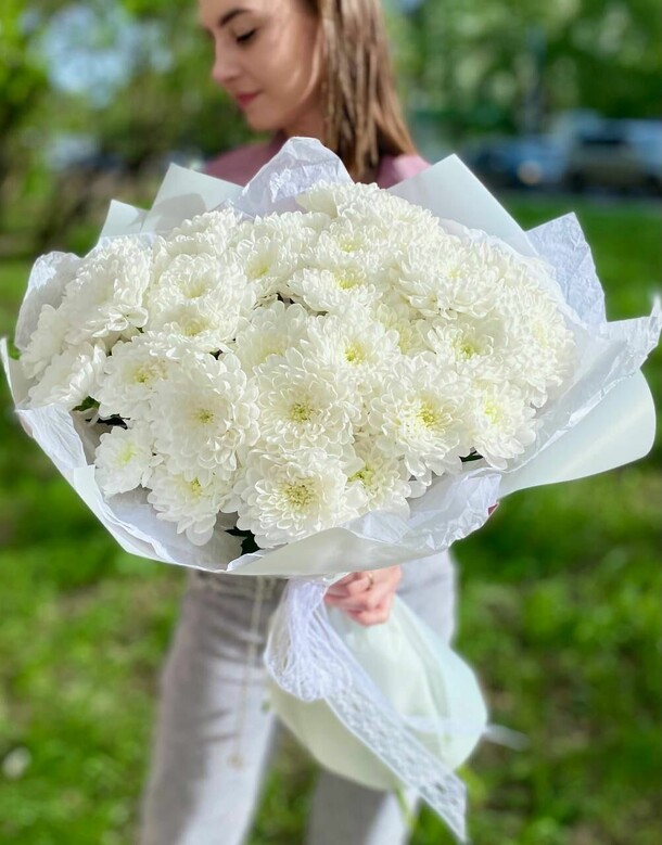 Монобукет с белой хризантемой, артикул F1278246 - 4690 рублей, доставка по городу. Flawery - доставка цветов