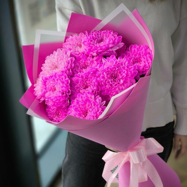 Букет с розовой хризантемой, артикул F1330130 - 2490 рублей, доставка по городу. Flawery - доставка цветов