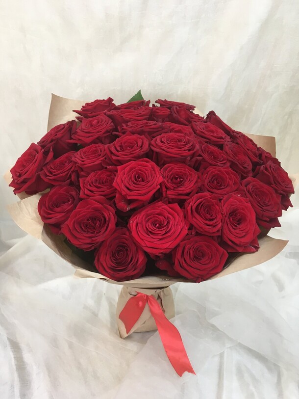 35 красных роз, артикул F1081225 - 10500 рублей, доставка по городу. Flawery - доставка цветов