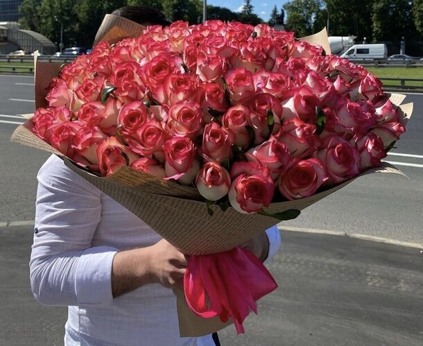 101 розовая роза, артикул F1280886 - 25000 рублей, доставка по городу. Flawery - доставка цветов