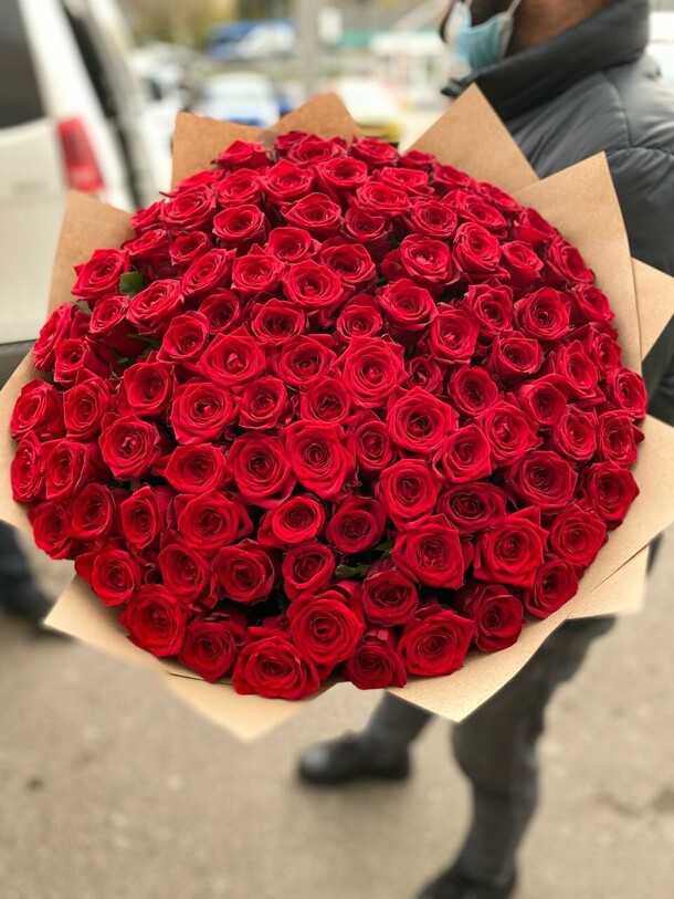 101 красная роза, артикул F1280921 - 27000 рублей, доставка по городу. Flawery - доставка цветов