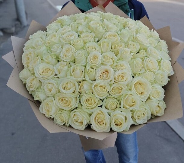 101 белая роза, артикул F1280923 - 27500 рублей, доставка по городу. Flawery - доставка цветов