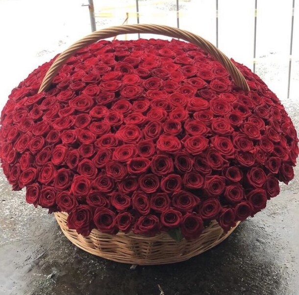 251 роза в корзине, артикул F1280976 - 54890 рублей, доставка по городу. Flawery - доставка цветов