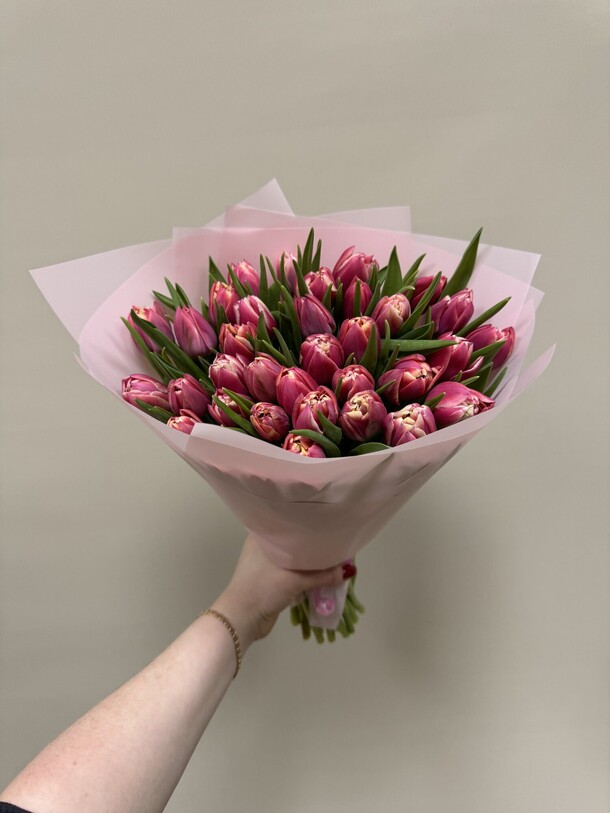 Букет 35 пионовидных тюльпанов, артикул F1385443 - 10500 рублей, доставка по городу. Flawery - доставка цветов