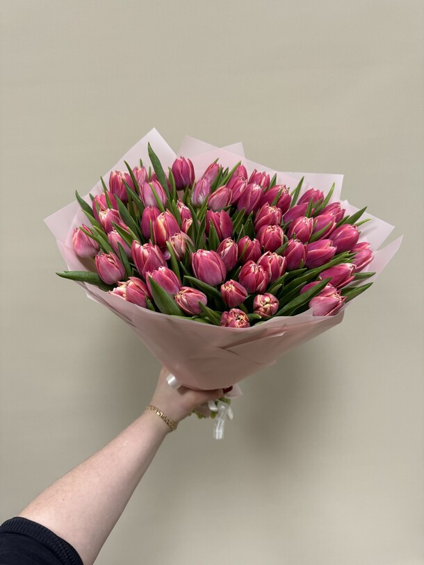 Букет 51 пионовидный тюльпан, артикул F1385444 - 14500 рублей, доставка по городу. Flawery - доставка цветов