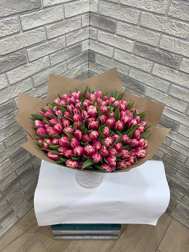 101 пионовидный тюльпан, артикул F1386335 - 27500 рублей, доставка по городу. Flawery - доставка цветов