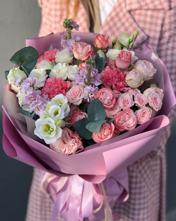 Сборный букет, артикул F1084485 - 5950 рублей, доставка по городу. Flawery - доставка цветов