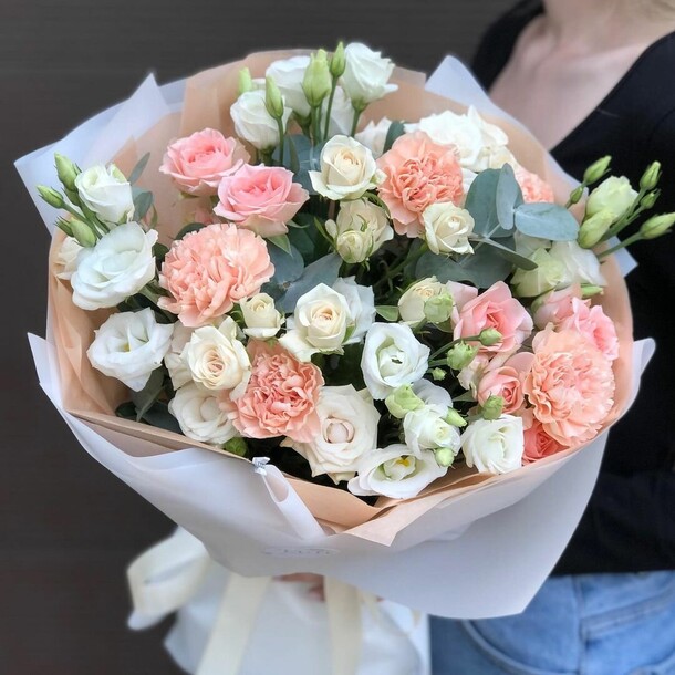 Сборный букет, артикул F1084631 - 5690 рублей, доставка по городу. Flawery - доставка цветов