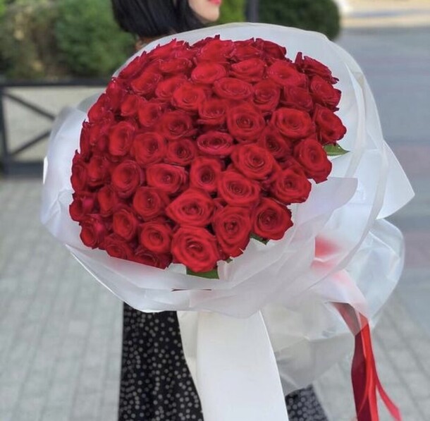 Букет из 51 розы, артикул F1114005 - 16500 рублей, доставка по городу. Flawery - доставка цветов