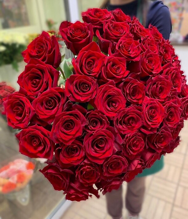 51 красная роза, артикул F1142983 - 22330 рублей, доставка по городу. Flawery - доставка цветов